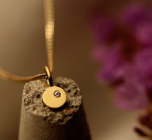 Afbeelding in Gallery-weergave laden, Tiny Off Centre