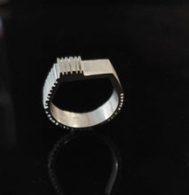 Load image into Gallery viewer, Signet Radiant