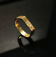 Load image into Gallery viewer, Signet Dust