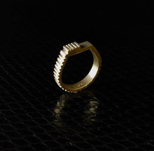 Load image into Gallery viewer, Signet Radiant