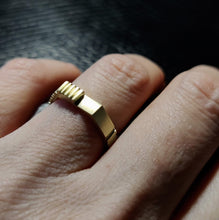 Load image into Gallery viewer, Signet Radiant