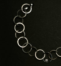 Load image into Gallery viewer, Little chains bracelet with a pinch
