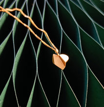 Afbeelding in Gallery-weergave laden, Folded Heart Charm Gold
