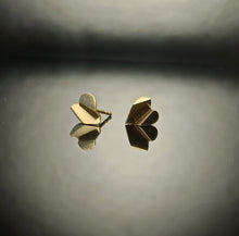 Afbeelding in Gallery-weergave laden, Folded Heart Studs Gold
